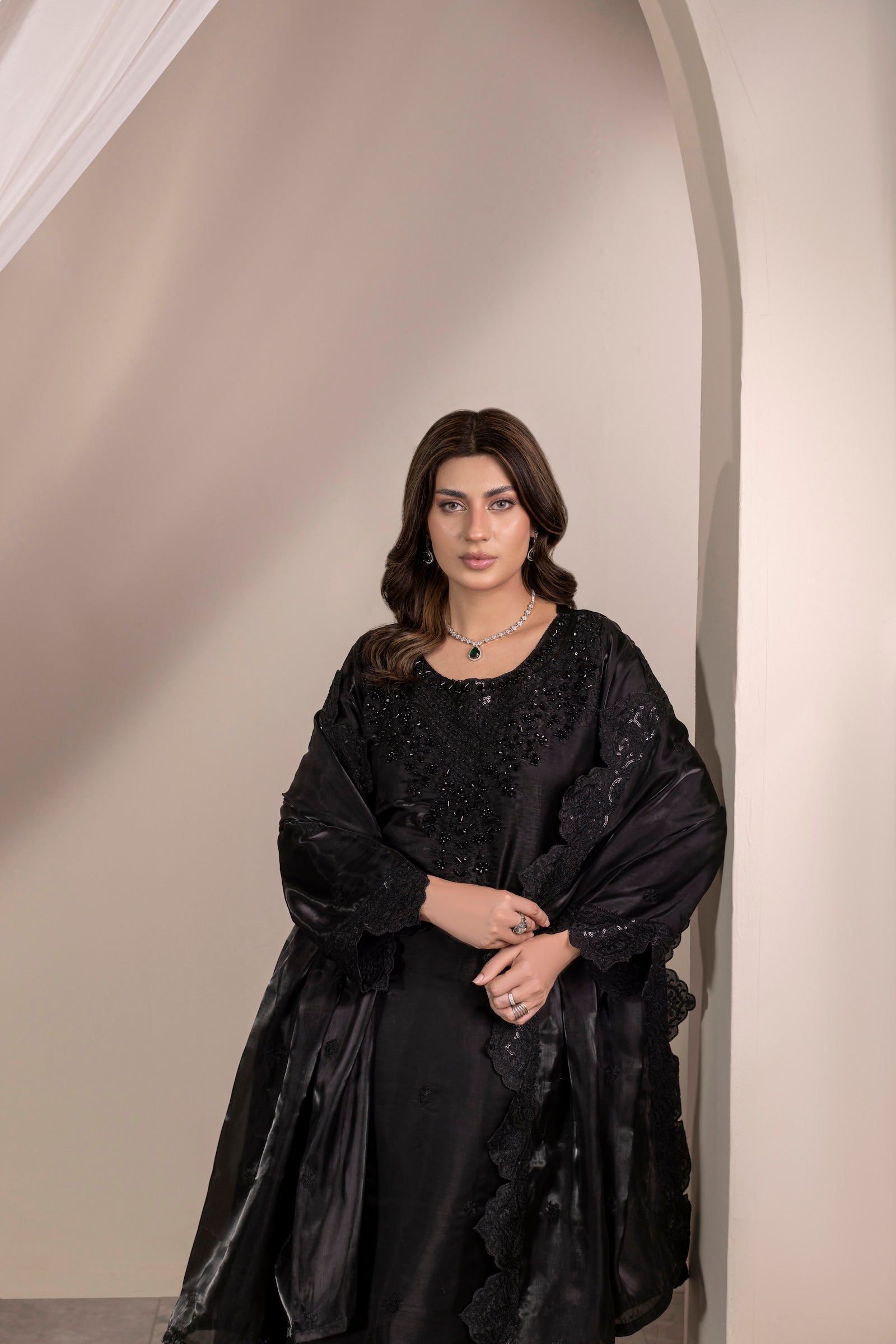 Black embroidered Pakistani 3 piece suit with dupatta for women - photo 5