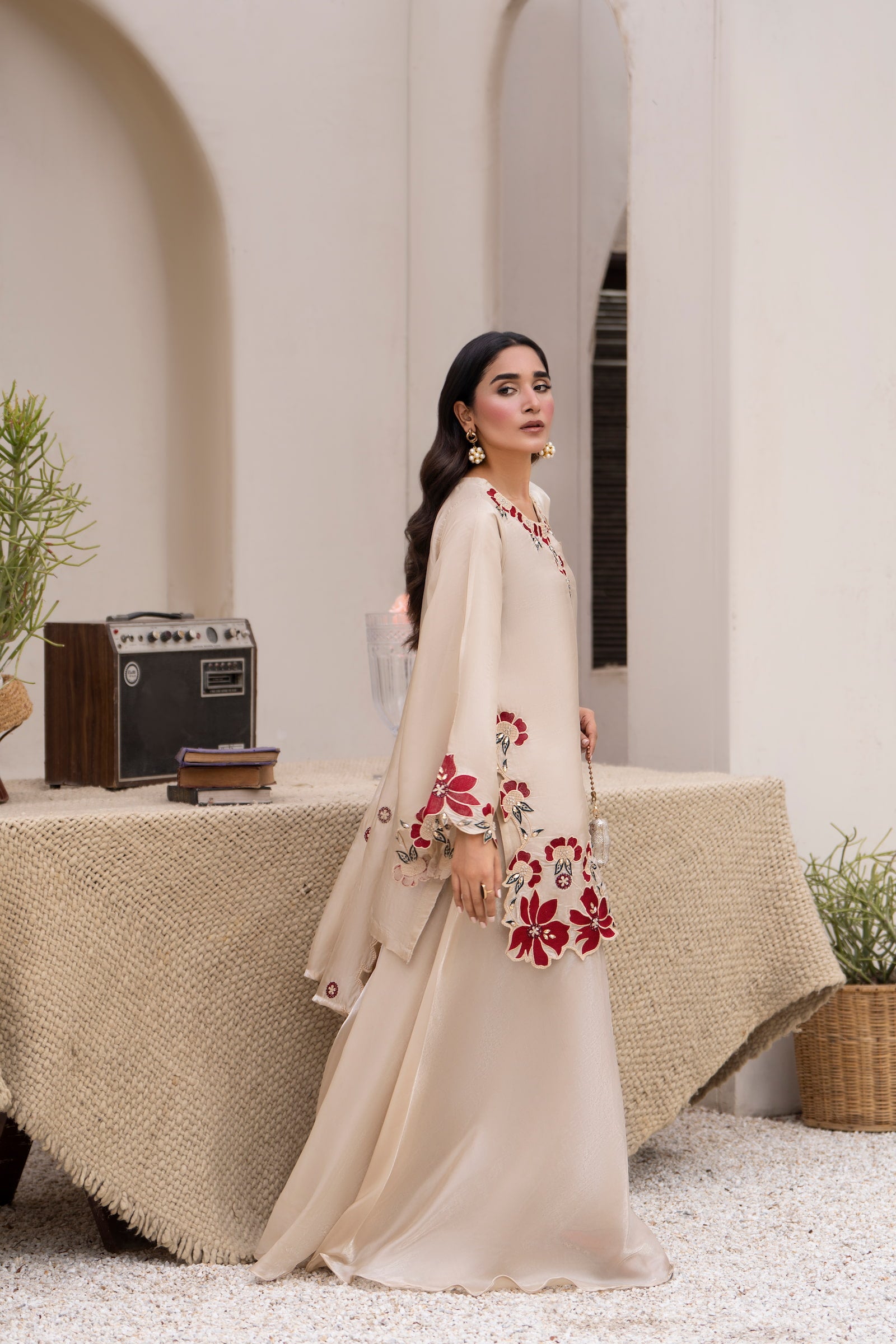 Cream embroidered 3 piece Pakistani suit with red floral detailing - photo 3