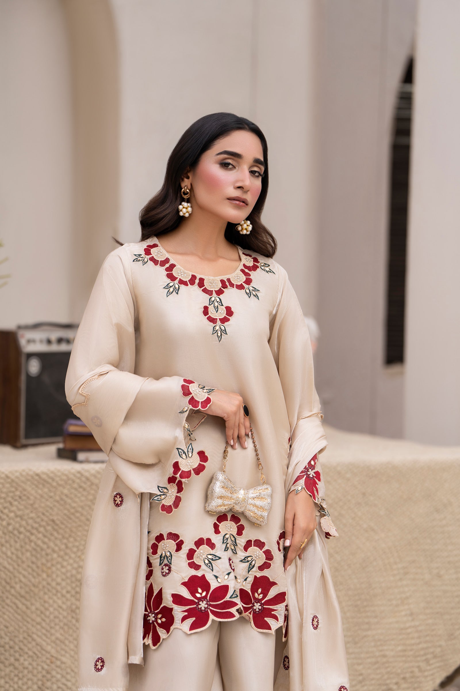Cream embroidered 3 piece Pakistani suit with red floral detailing - photo 4