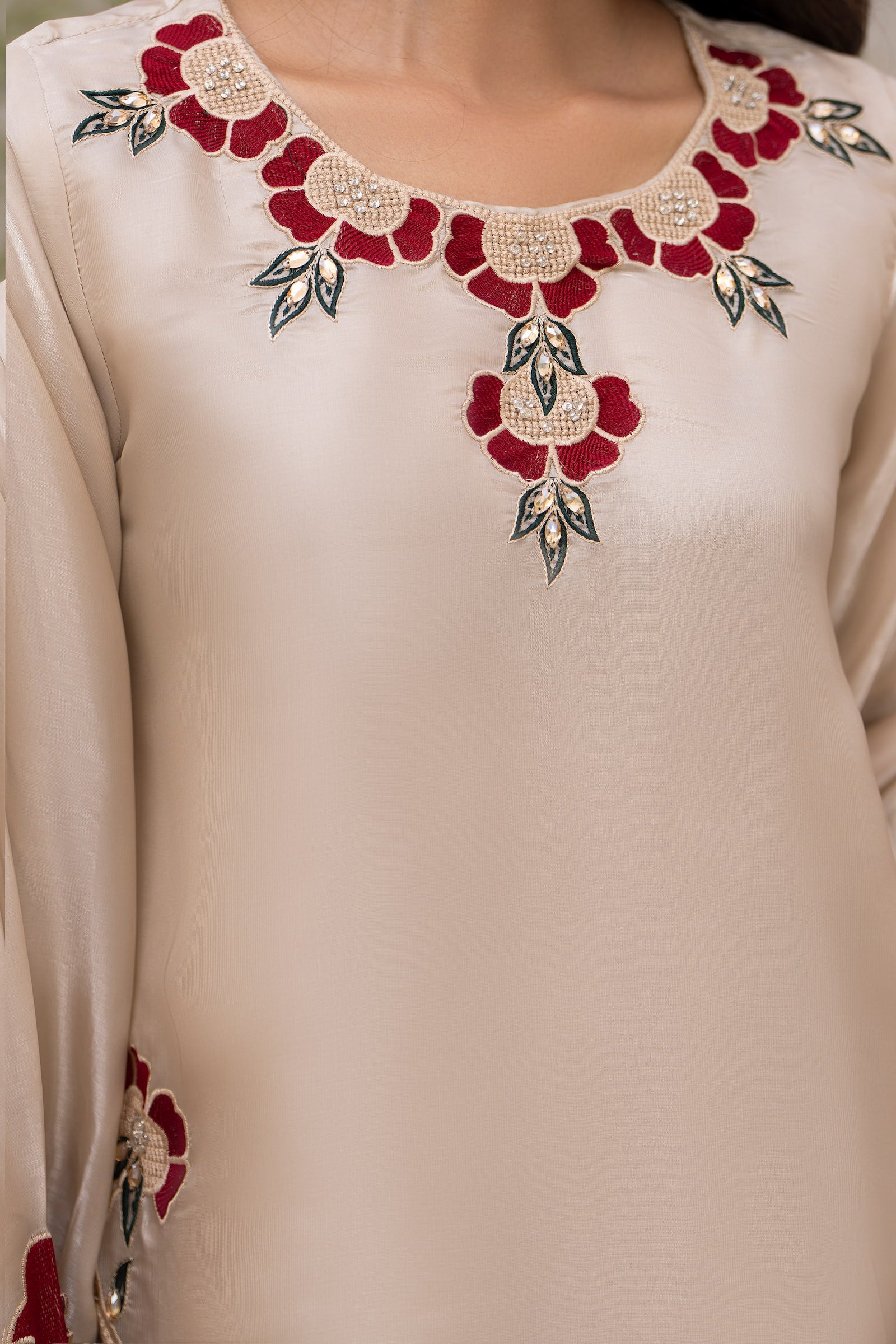 Cream embroidered 3 piece Pakistani suit with red floral detailing - photo 5