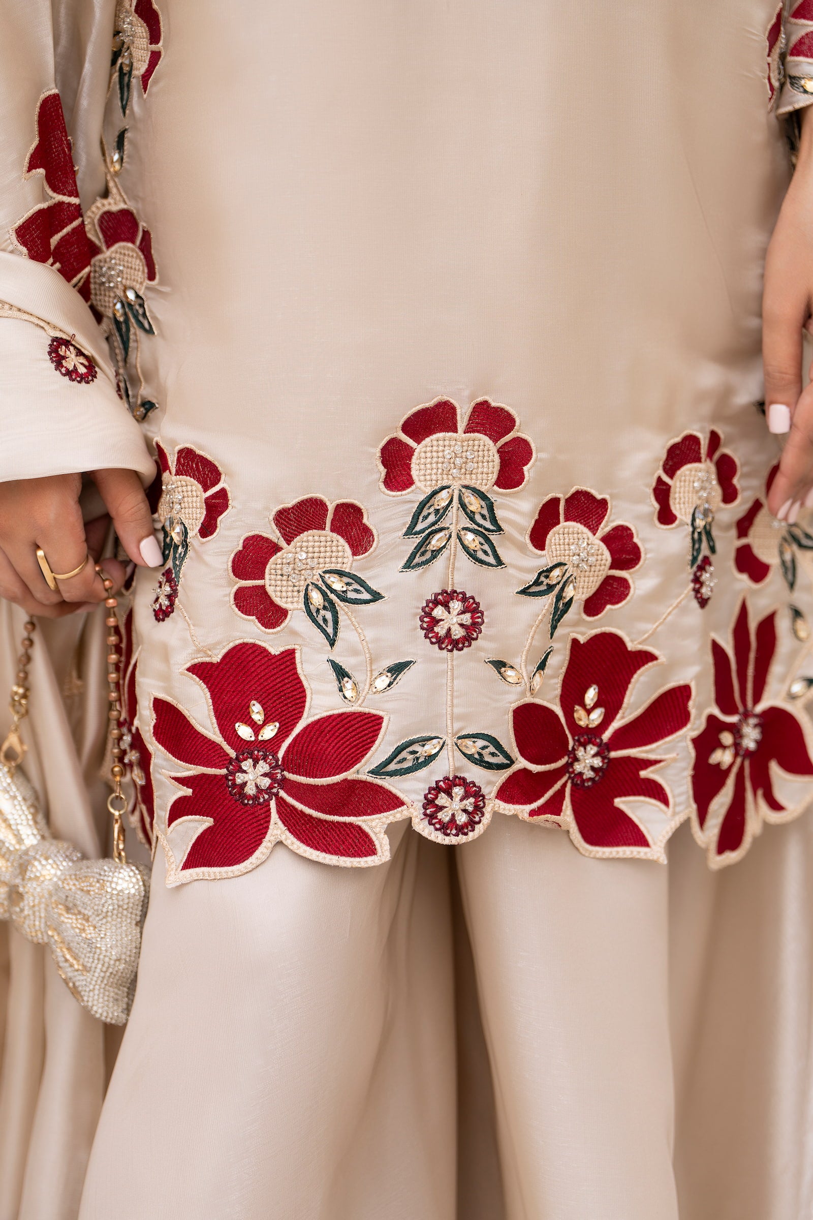 Cream embroidered 3 piece Pakistani suit with red floral detailing - photo 6