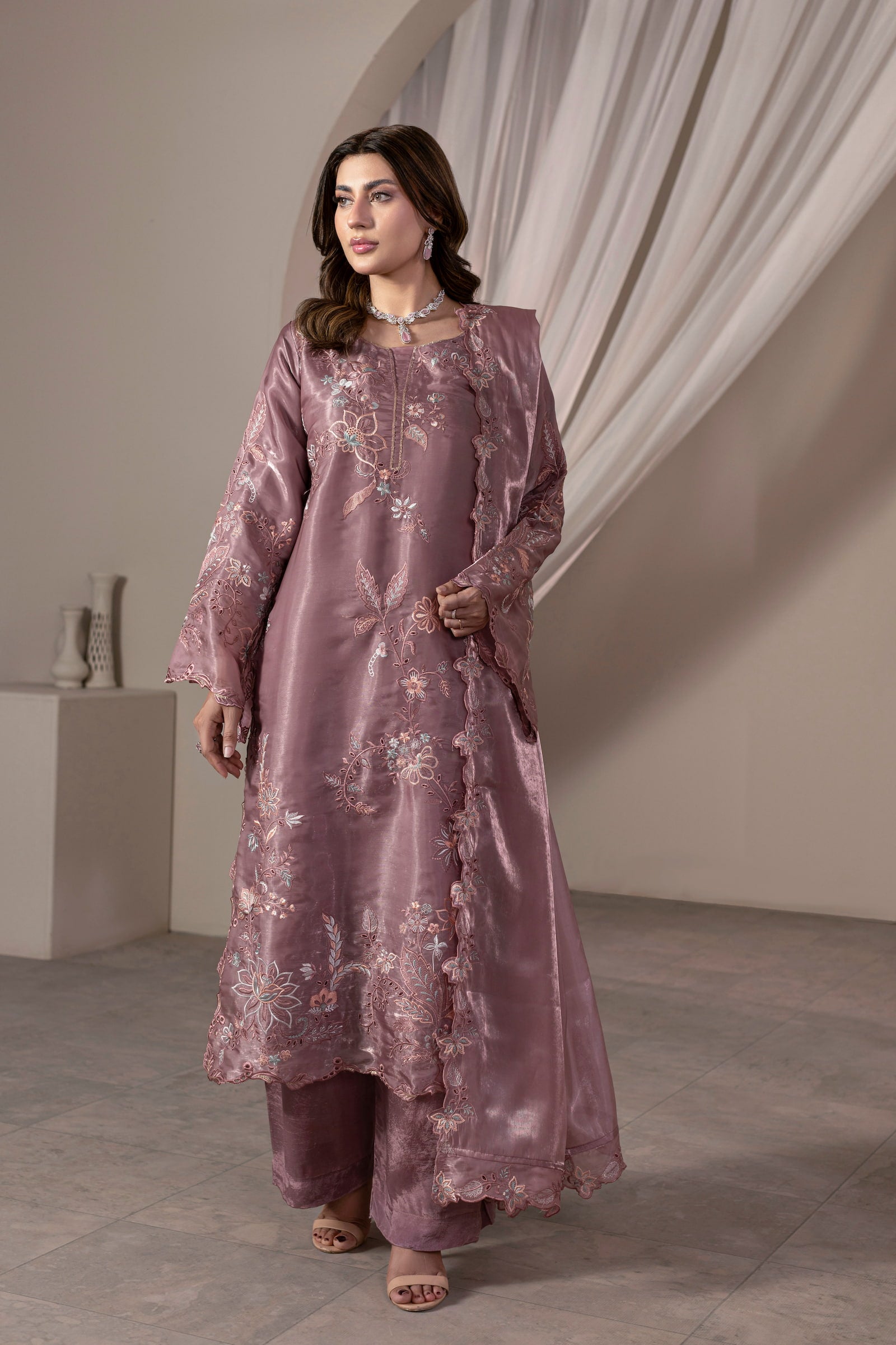 Dusty mauve floral embroidered 3 piece Pakistani suit with cutwork dupatta - photo 2