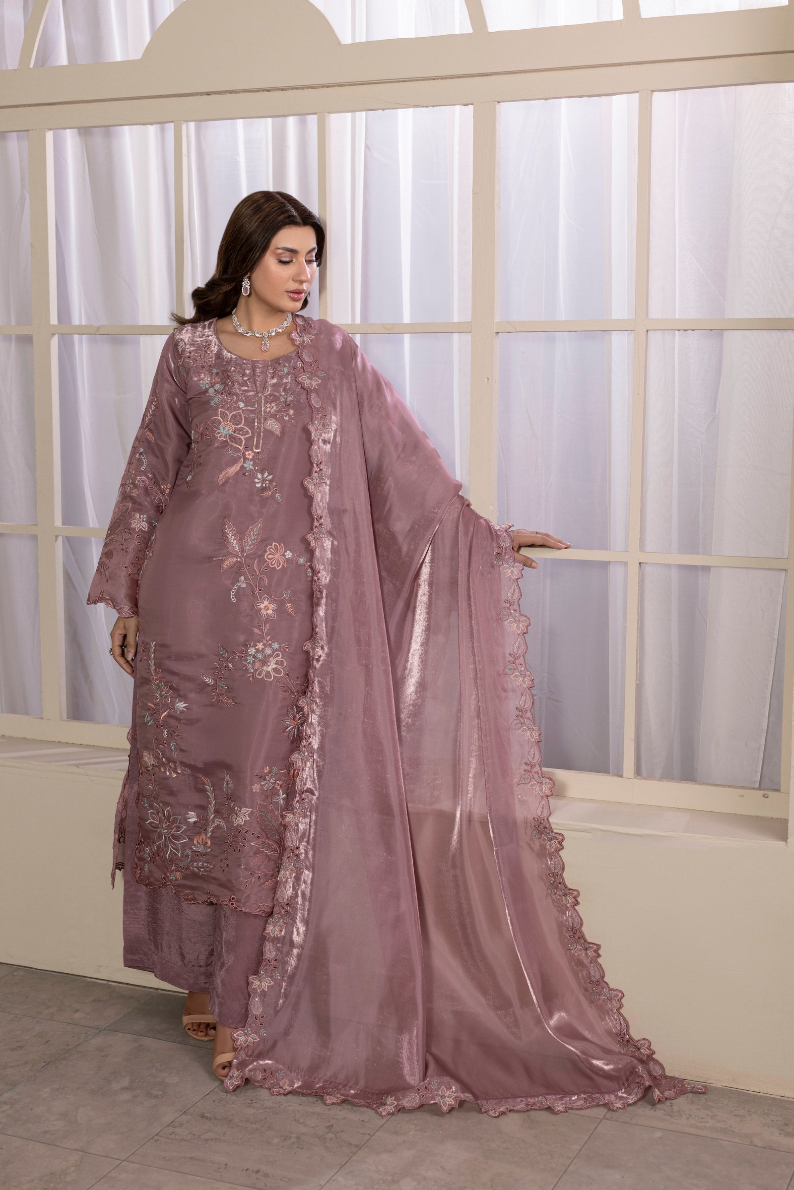 Dusty mauve floral embroidered 3 piece Pakistani suit with cutwork dupatta - photo 6