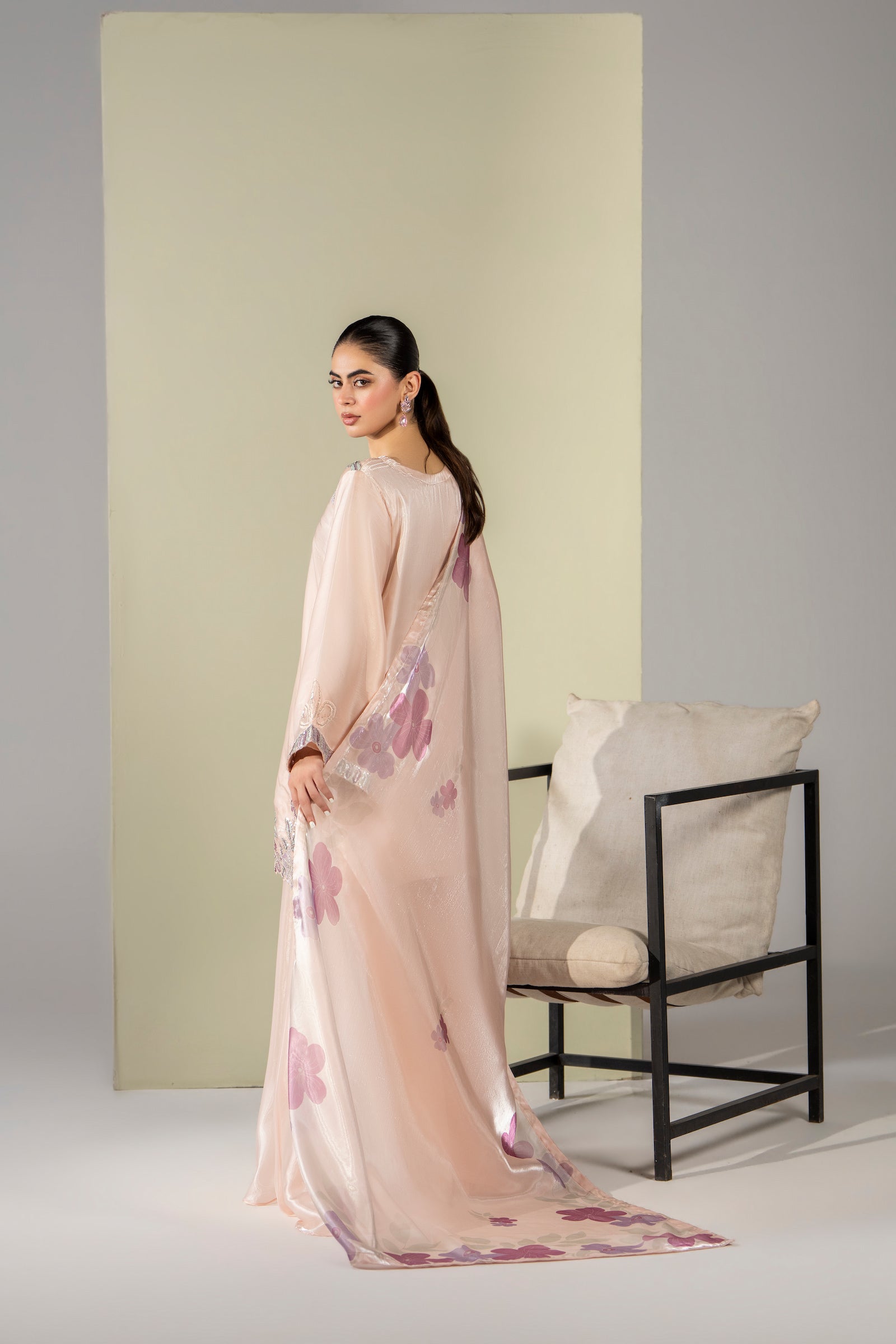 Peach floral embroidered 3 piece Pakistani suit for women with floral dupatta - photo 2