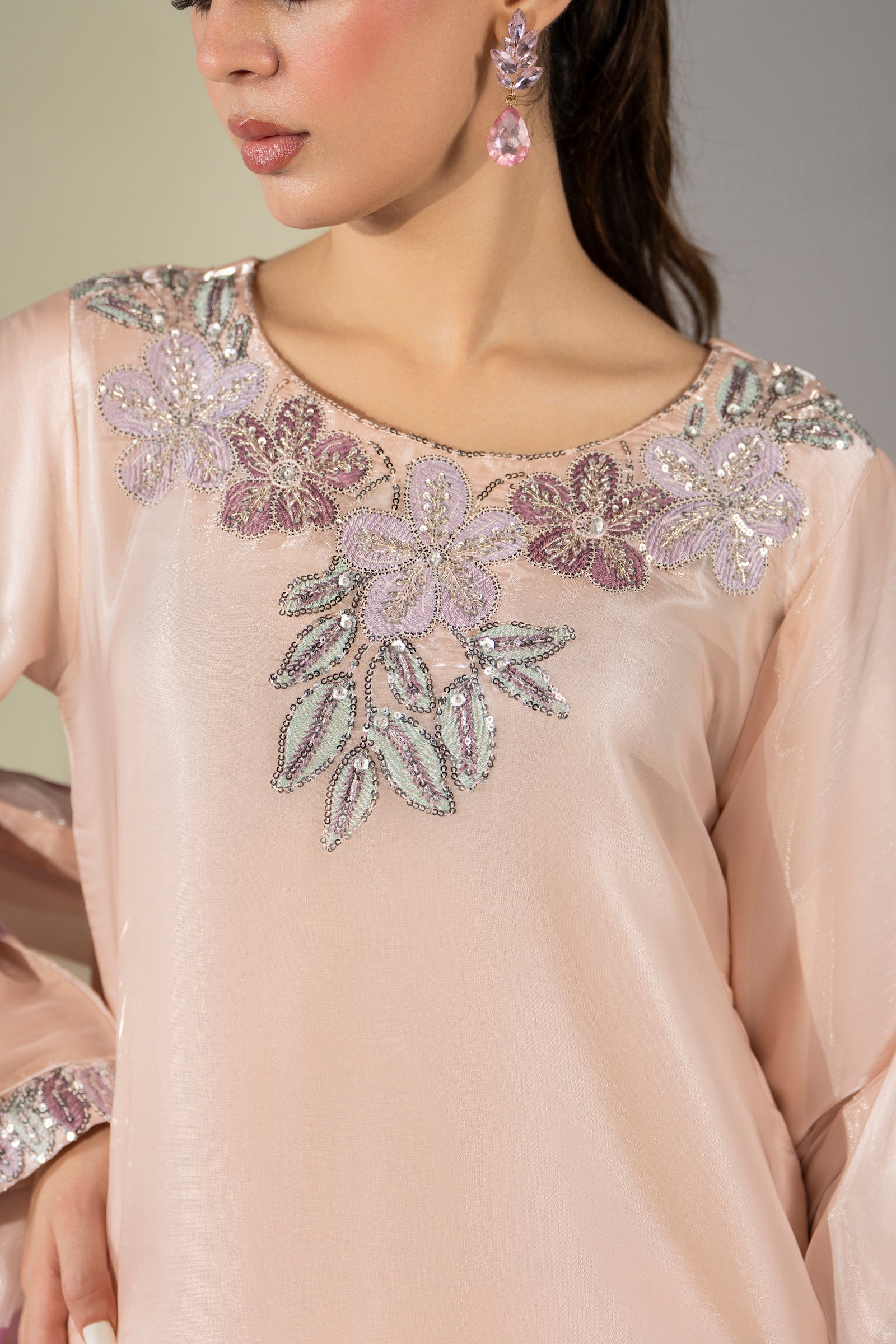 Peach floral embroidered 3 piece Pakistani suit for women with floral dupatta - photo 4
