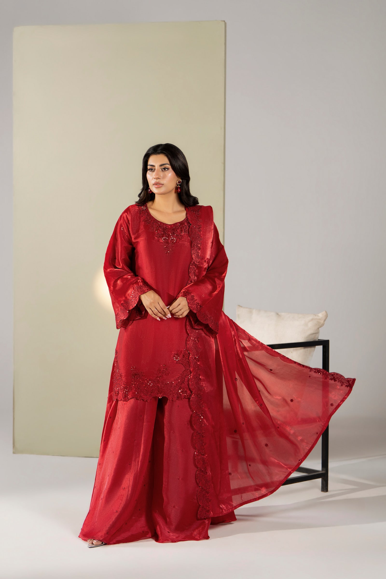 Red embroidered Pakistani 3 piece suit with chiffon dupatta and wide-leg trousers - photo 1