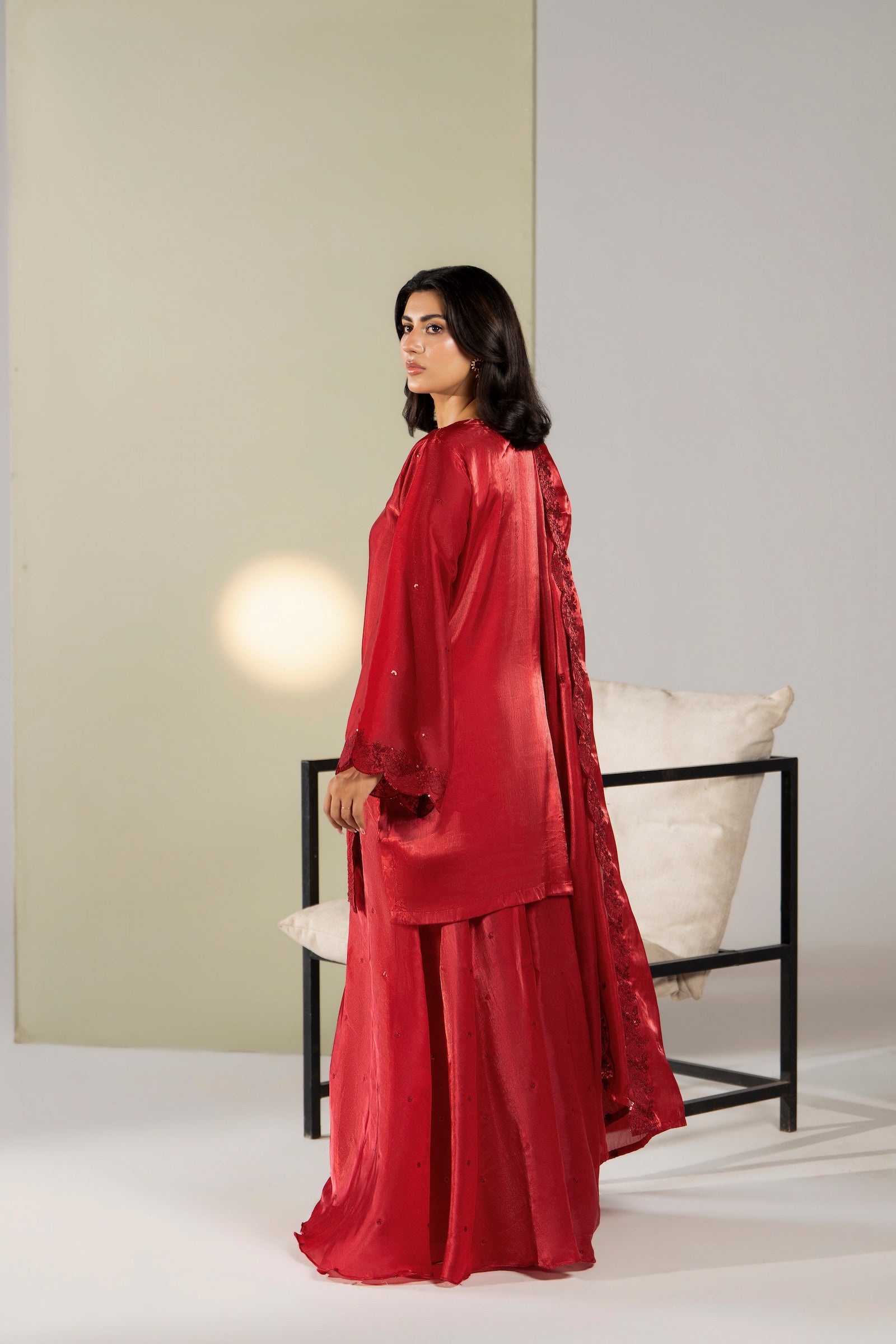 Red embroidered Pakistani 3 piece suit with chiffon dupatta and wide-leg trousers - photo 2