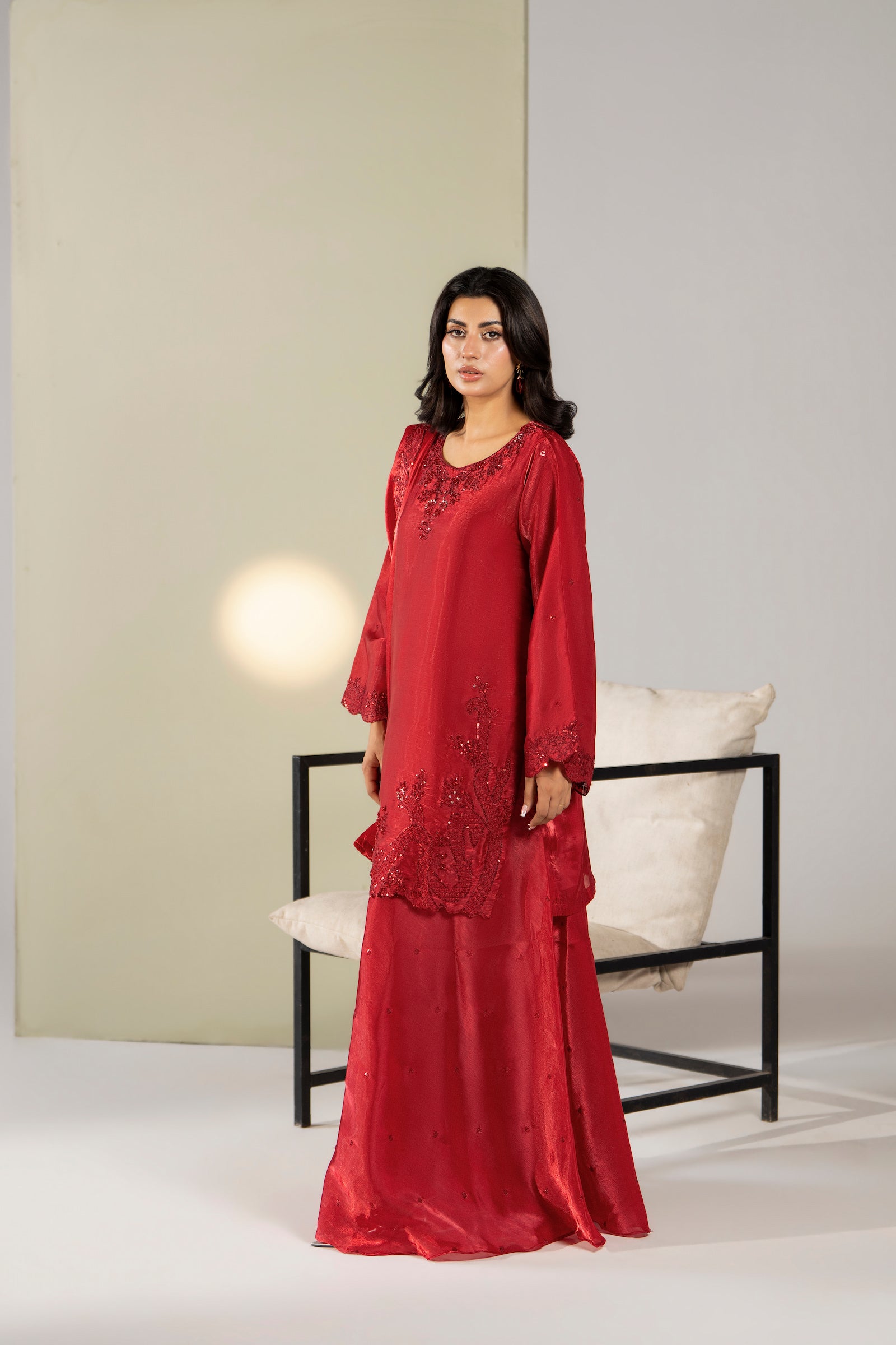 Red embroidered Pakistani 3 piece suit with chiffon dupatta and wide-leg trousers - photo 3