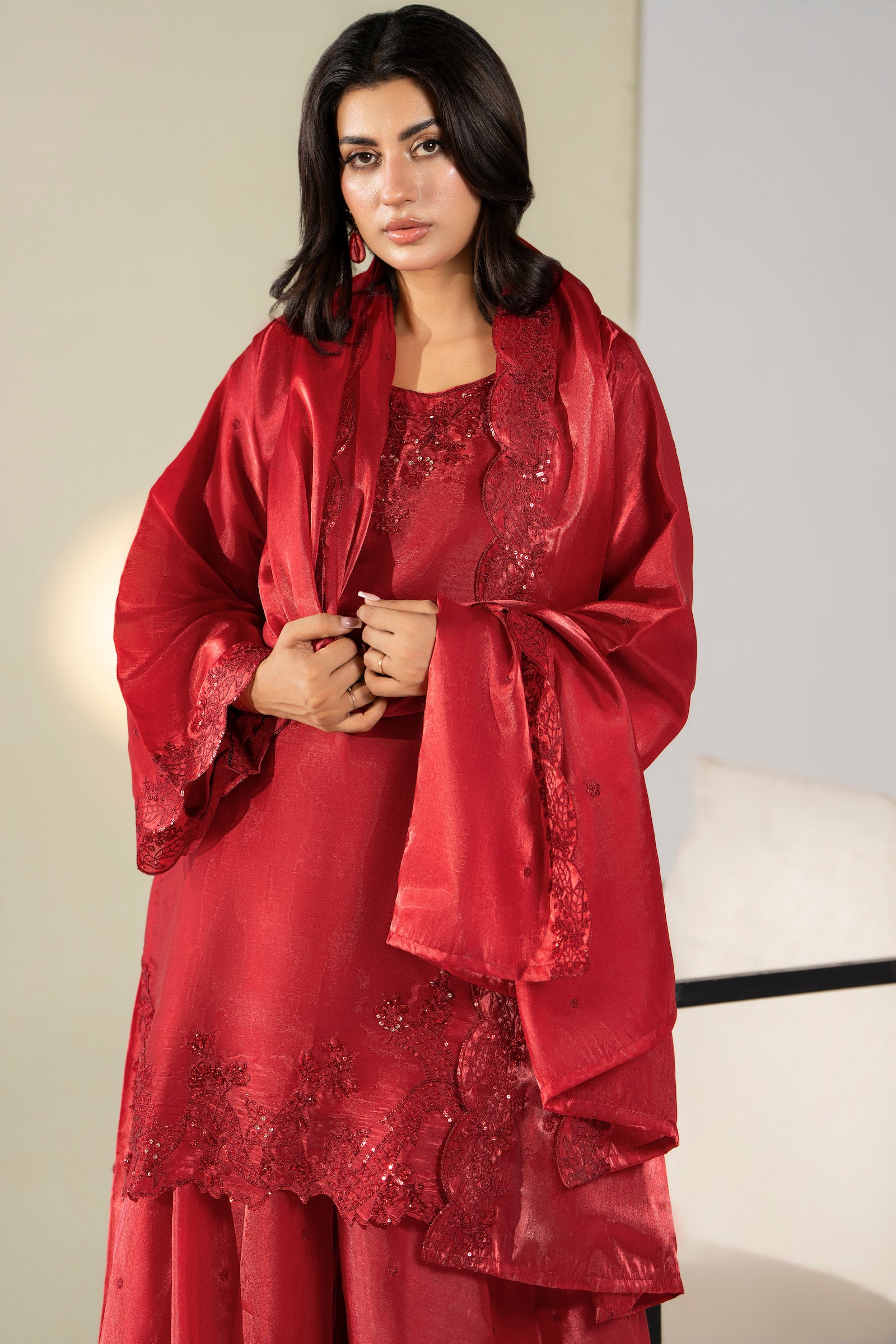 Red embroidered Pakistani 3 piece suit with chiffon dupatta and wide-leg trousers - photo 4