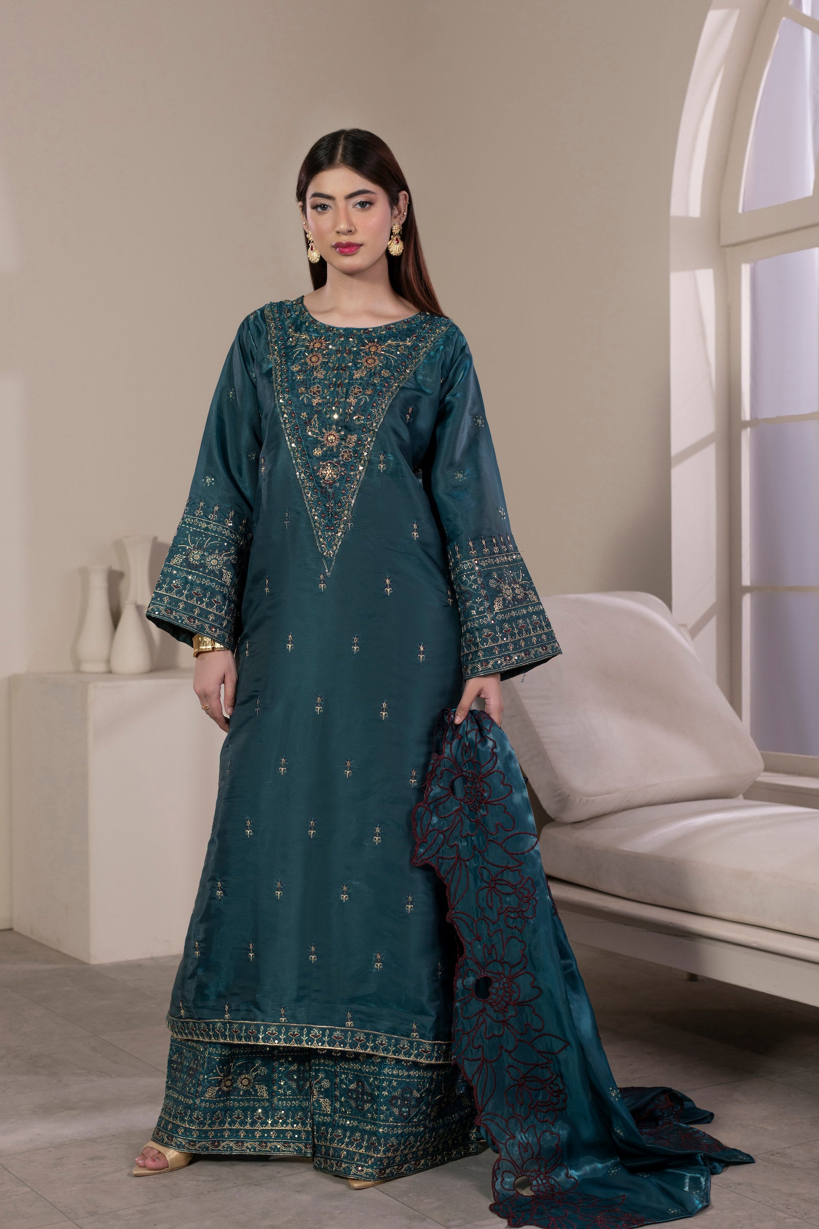 Teal embroidered 3 piece Pakistani suit with cutwork dupatta - photo 3